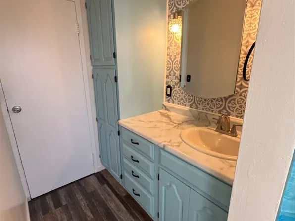 33145 Shawnee St, Westland, MI 48185