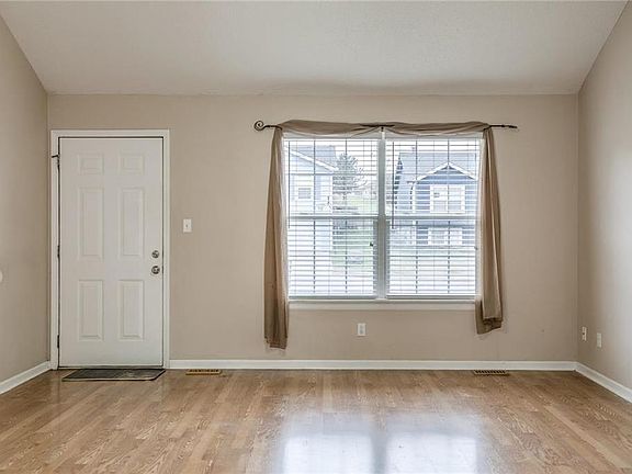 4th image of 1872 Gates Dr