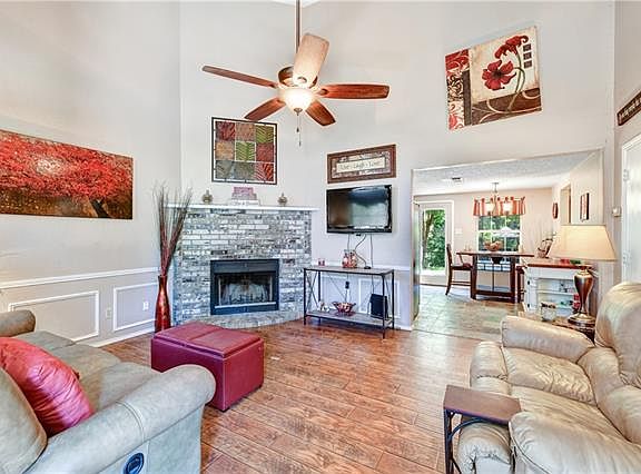 4th image of 727 Nightingale Cir