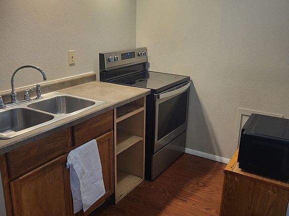 3rd image of 1416 Gilbert St #33