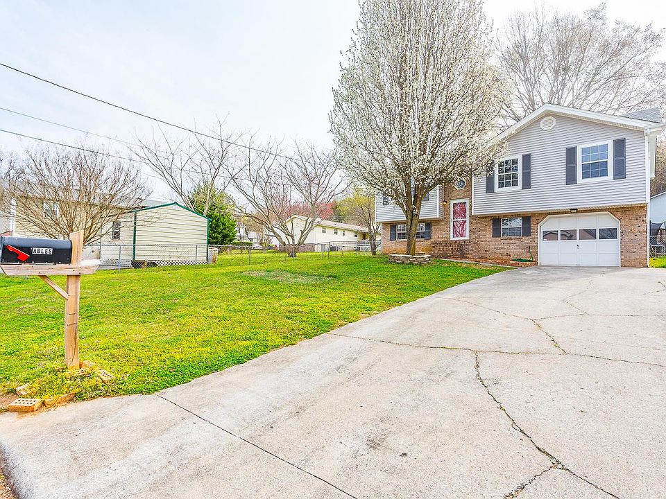 1st image of 403 Watercress Dr