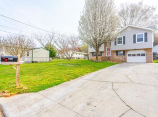 403 Watercress Dr, Rossville, GA 30741