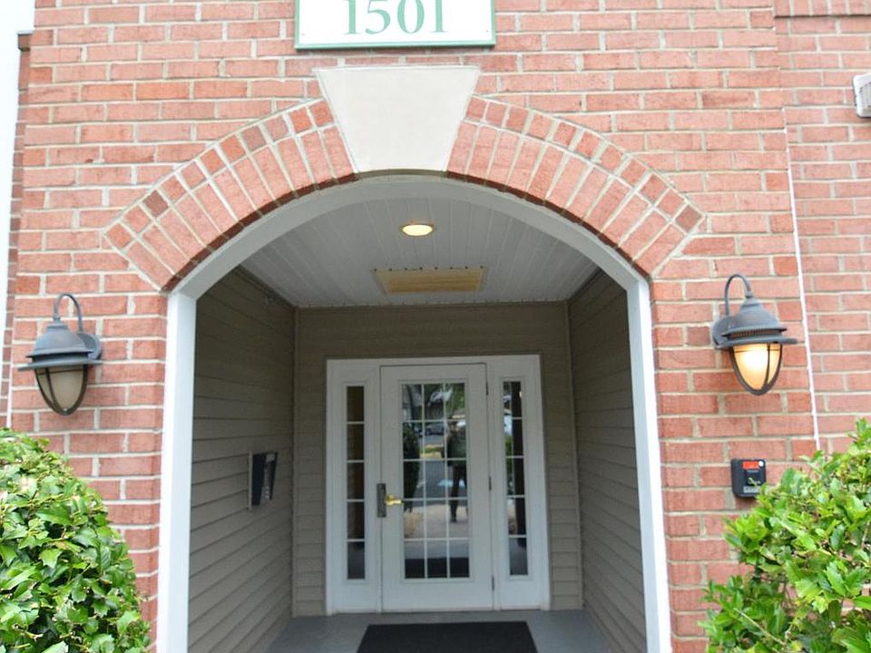 1st image of 1501 N Point Dr APT 202