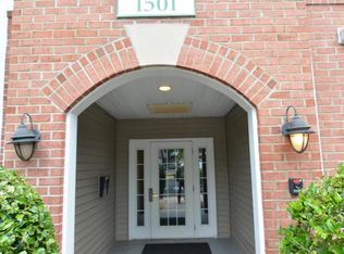 1501 N Point Dr APT 202, Reston, VA 20194