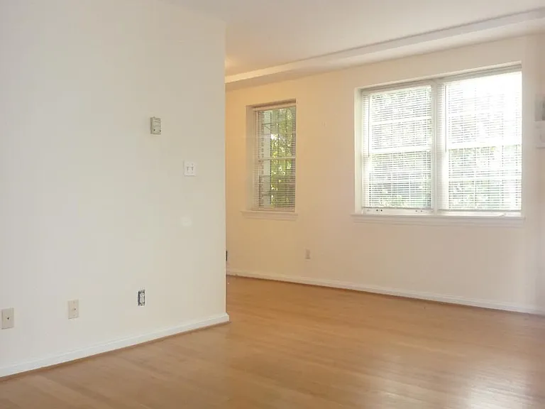 1412 S Carolina Ave SE — Photo 2