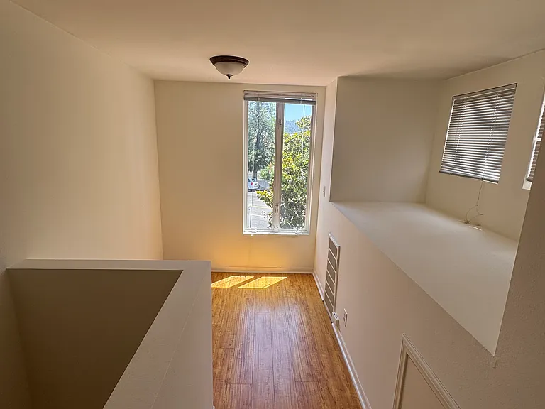 14435 Riverside Dr #3 — Photo 6
