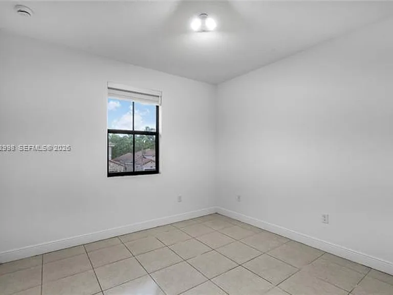 9925 NW 10th St — Photo 28
