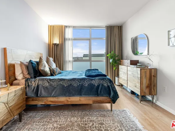 13700 Marina Pointe Dr, Marina Del Rey, CA