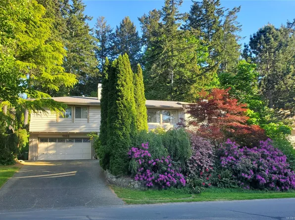 4355 Emily Carr Dr, Saanich, BC V8X 5E3