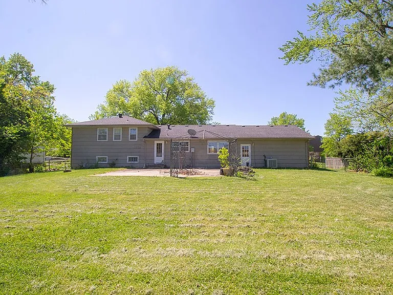 2207 Bushnell Dr — Photo 47