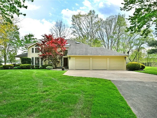 1551 Lake Crest Dr, Rock Creek, OH 44084