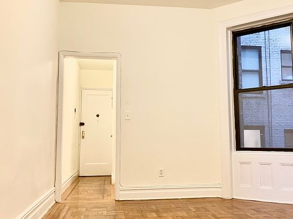 4th image of 121 E 90th St APT 3C