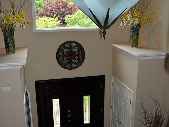 Grand 2 story entry foyer