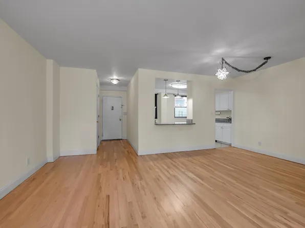 4705 Henry Hudson Parkway image 4 of 23