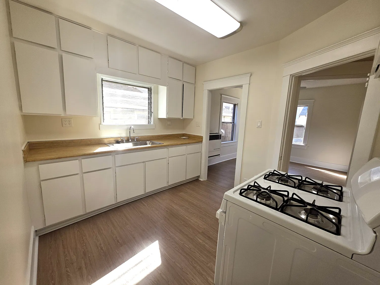 521 N Pomona Ave — Photo 1