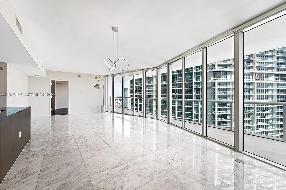 Building Photo - 495 Brickell Ave #3904