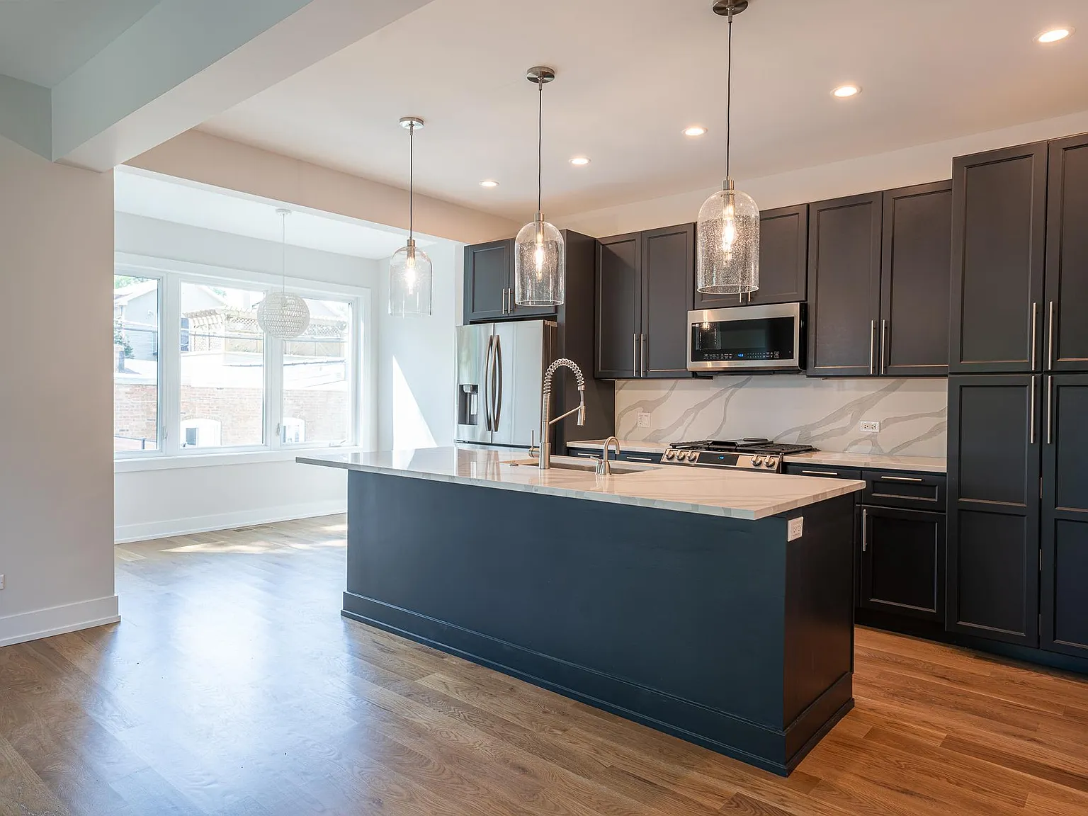 3 bed, 2.5 bath, 1700 sqft, $5,400 — Photo 3