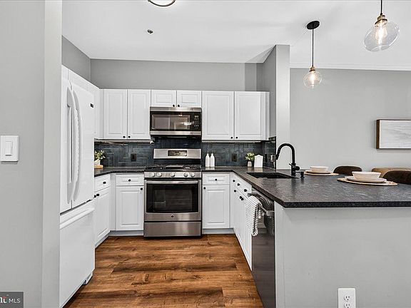 2nd image of 1625 International Dr Unit 218