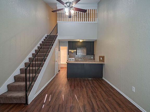 3rd image of 520 Bond St APT 6