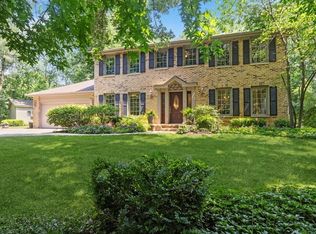1884 Saddle Hill Rd, Libertyville, IL 60048
