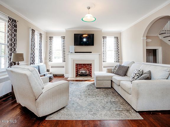 3rd image of 302 Tarboro Street NE