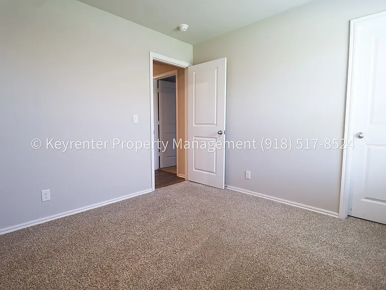 3313 N 23rd West Ave — Photo 14