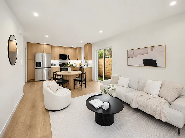 14321 Interlake Ave N #C — Photo 13