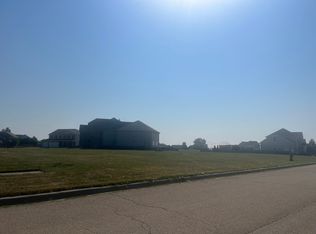 235 Saint Andrews Dr, Dekalb, IL 60115