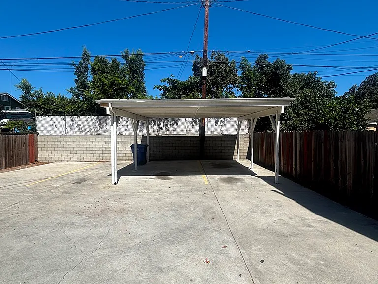 4232 Kenwood Ave — Photo 13
