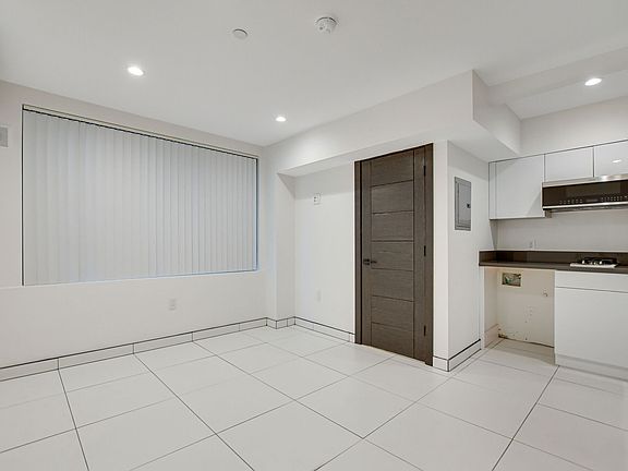 2nd image of 946 S Ridgeley Dr #105