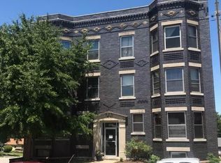 305 W Monroe St APT 1, Bloomington, IL 61701