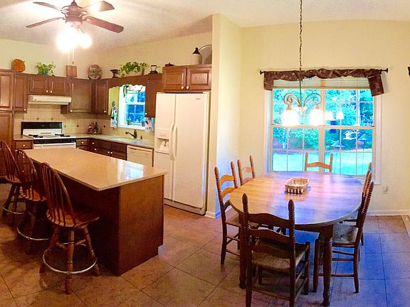 Kitchen and Breakfast Area