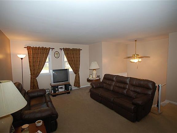 4th image of 311 Wilmington Dr