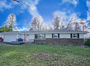 N6693 Morgan Rd, Oconomowoc, WI 53066