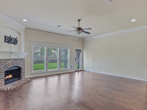 4th image of 2607 Switchgrass Dr