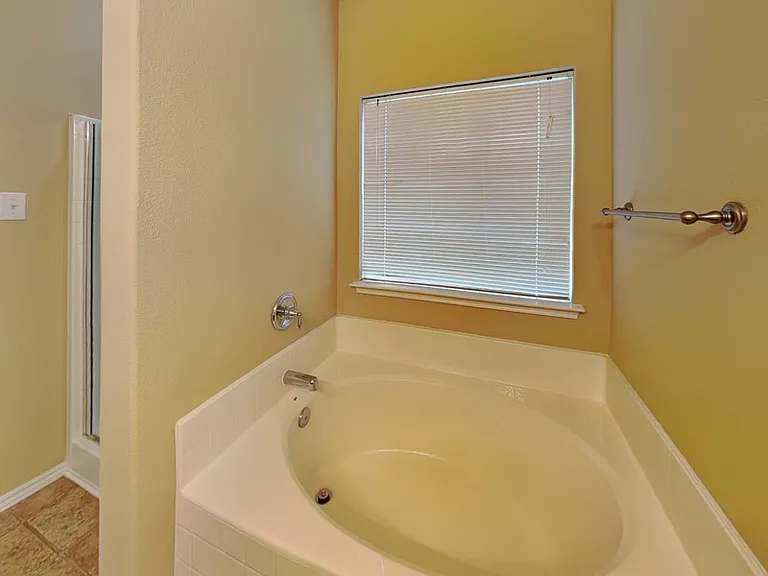 629 Saddleway Dr — Photo 9