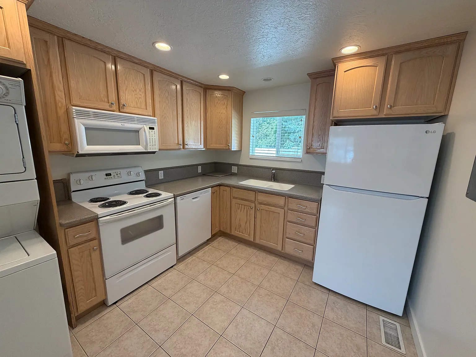 2 bed, 850 sqft, $1,395 — Photo 4