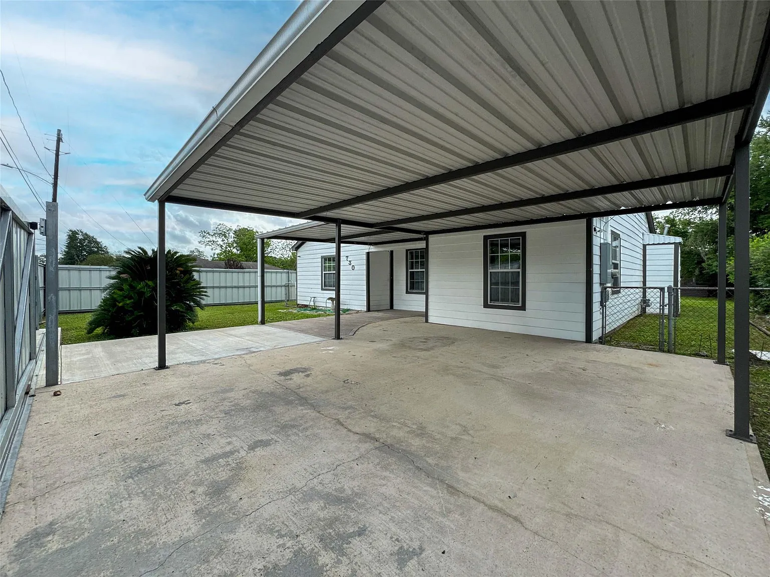 3 bed, 3.0 bath, 1434 sqft, $2,250 — Photo 2