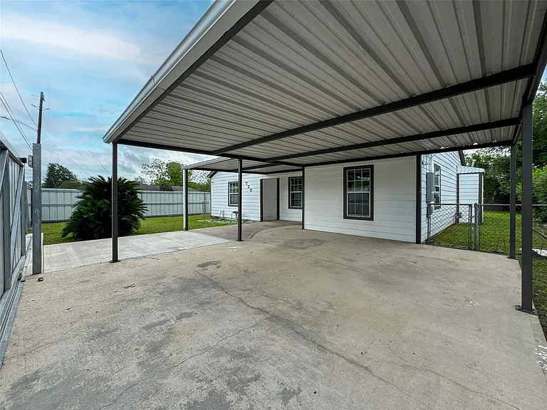 730 Dunkley Dr — Photo 2