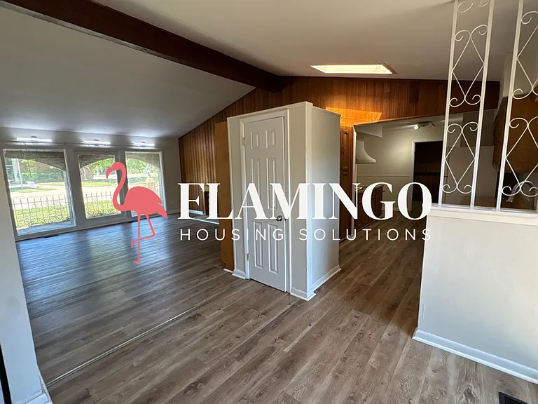 305 E Whittier Ave — Photo 11