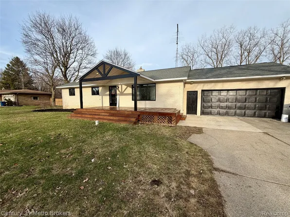 5221 Capri Ln, Flint, MI 48507