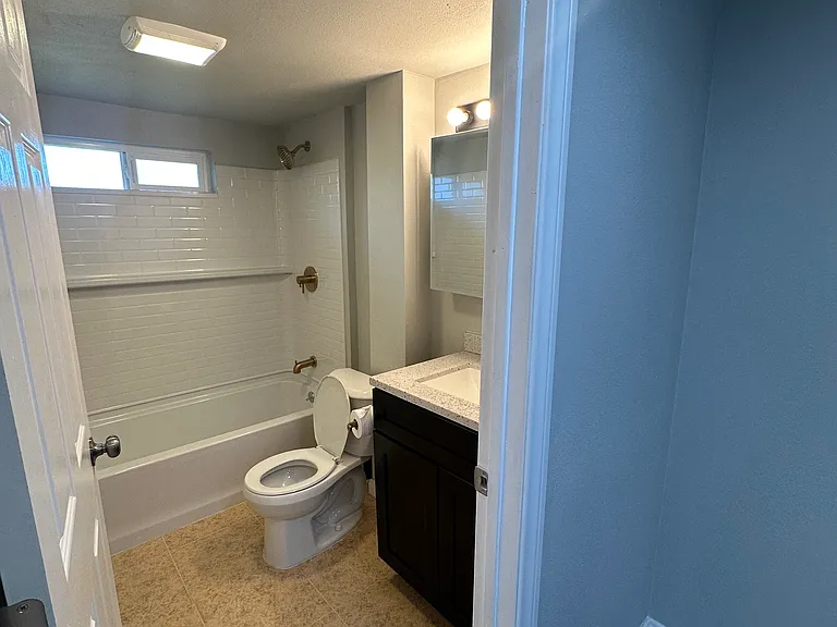 2339 Van Ness Ave #B — Photo 7