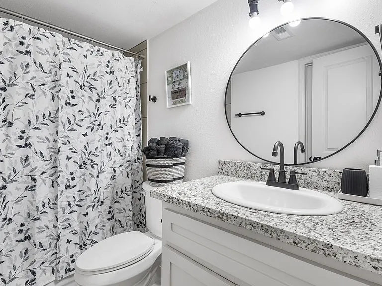 Mosaic Apartments — Photo 28