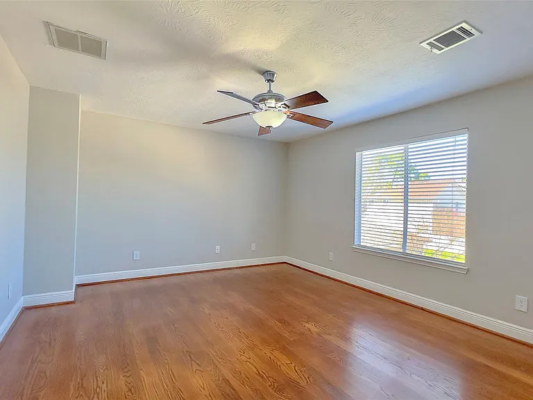 9923 Farrell Dr — Photo 22