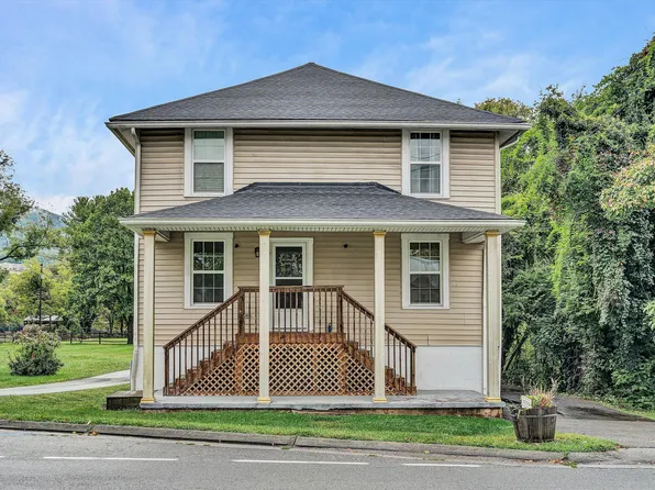 6449 Merriman Rd, Roanoke, VA 24018