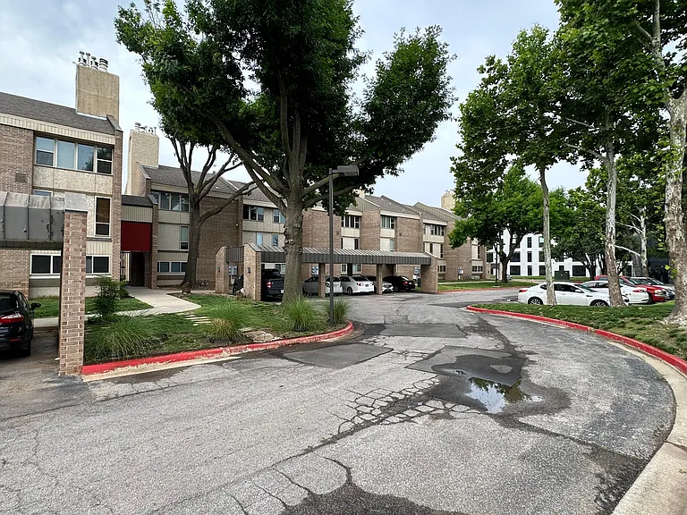 600 NW 4th St #205 — Photo 1