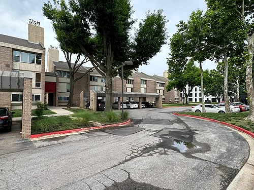 600 NW 4th St #205 Photo 1