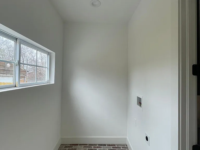 1402 N Main St — Photo 9
