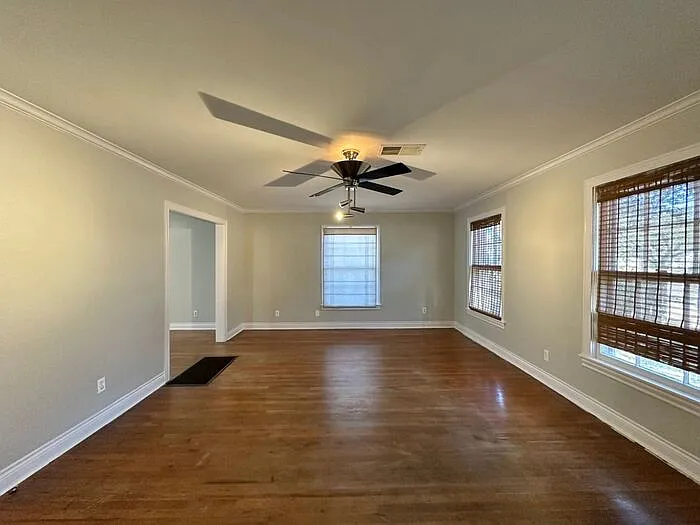 1309 S Robertson Ave — Photo 4