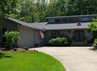 6838 Deepwood Ln, Mayfield Village, OH 44143